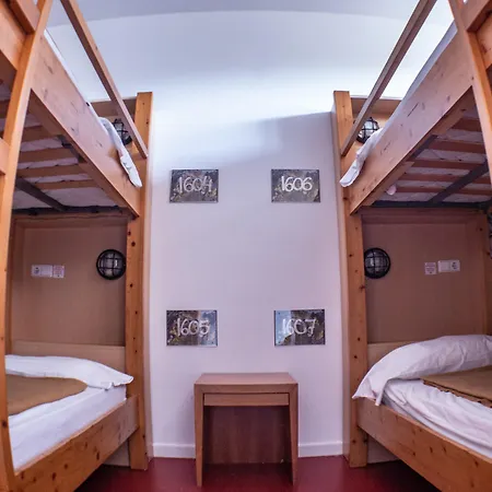 Hostal Inout *