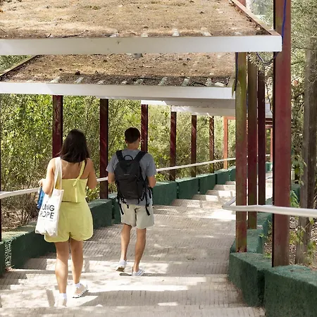 Inout Albergue La Floresta Pearson